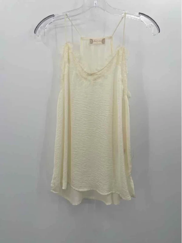 Pre-Owned Altar'd State Ivory Size Large Tank Top scoop neck tank