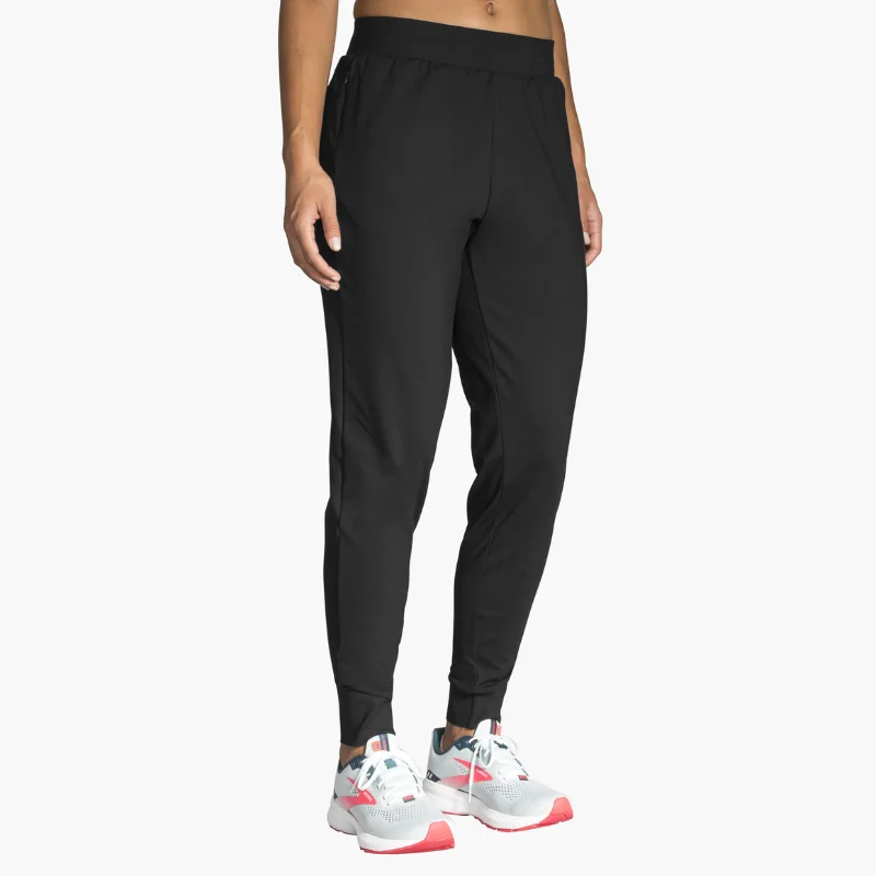 Brooks Women's Momentum Thermal Pant in Black Chic Capri Pants
