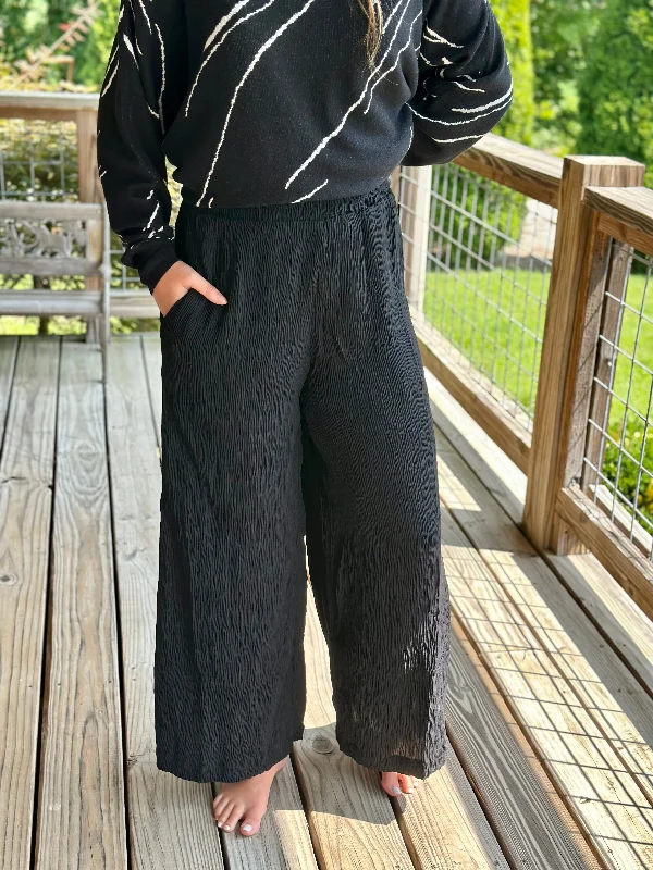 Black High-Waist Crinkled Wide Leg Pants with Pockets Cozy Fitted Pants