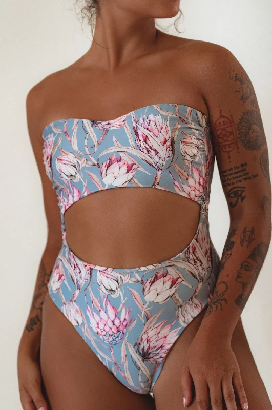 San Leo One Piece Cut-out Swimsuit Push-Up Bikini Top